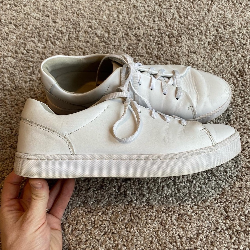 Clarks white tennis shoes size 8.5